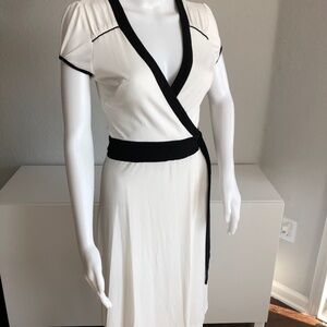 Bebe wrap dress white/black XS